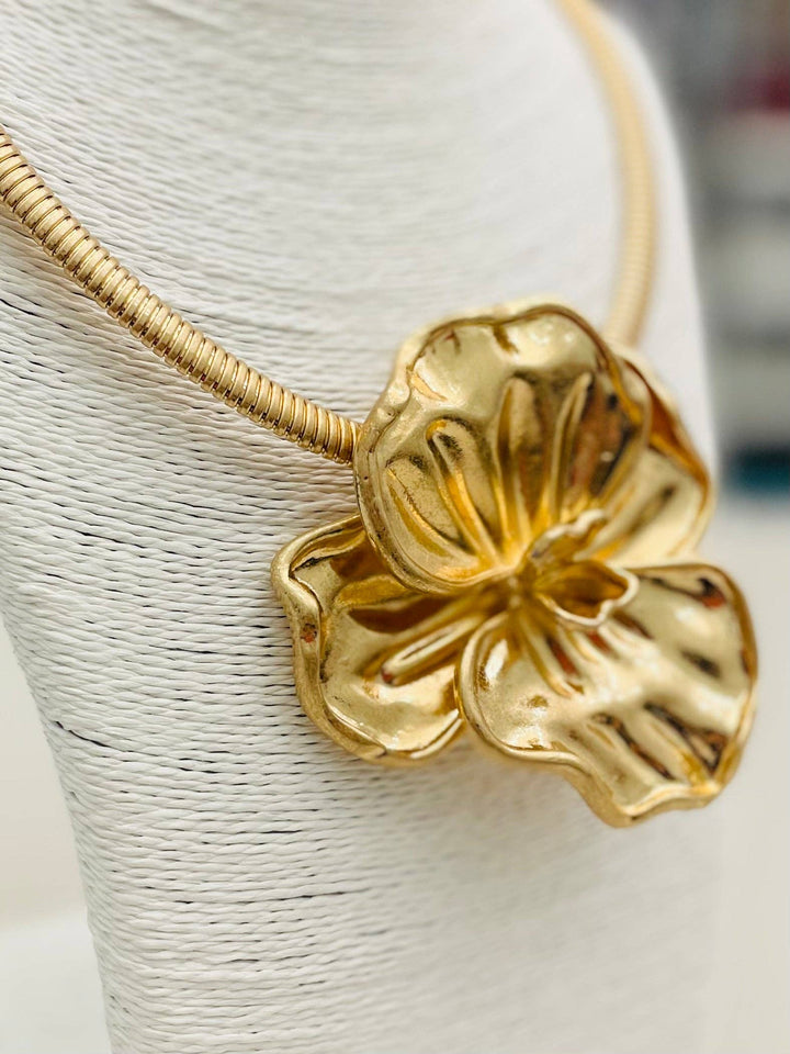 GOLD VINTAGE FLOWER CHOKER