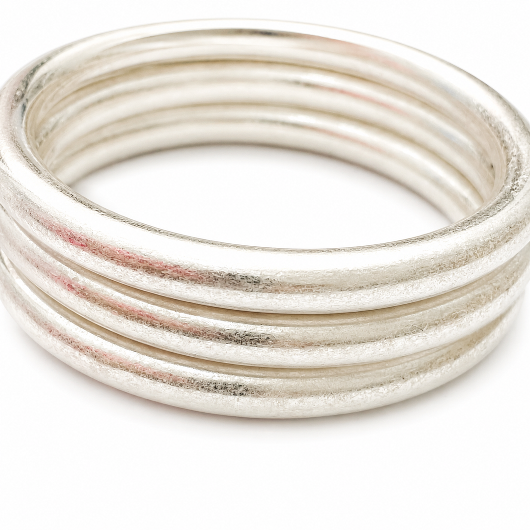 MATTE SILVER CHIC BOLD VINTAGE BANGLES SET