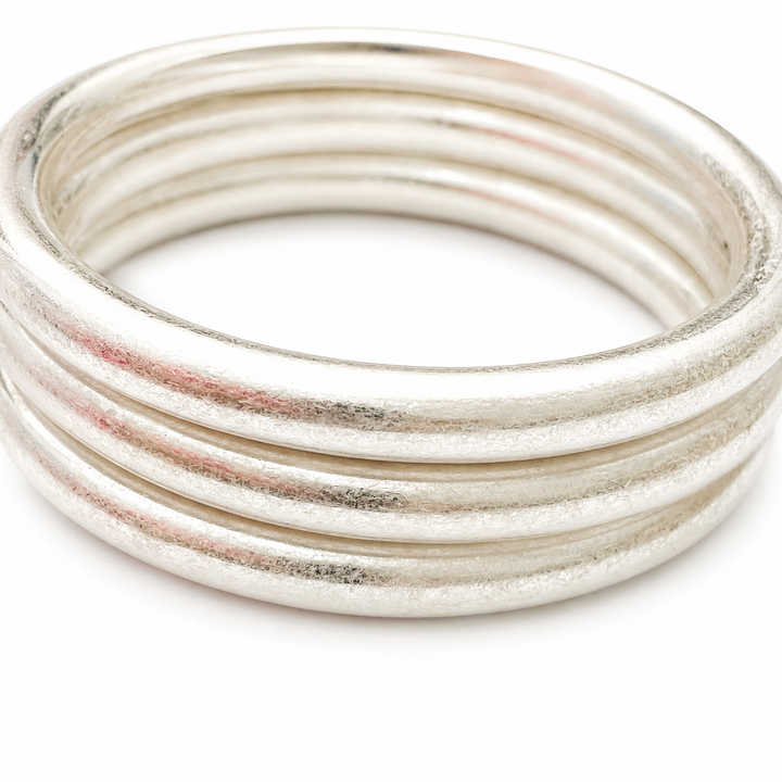 MATTE SILVER CHIC BOLD VINTAGE BANGLES SET