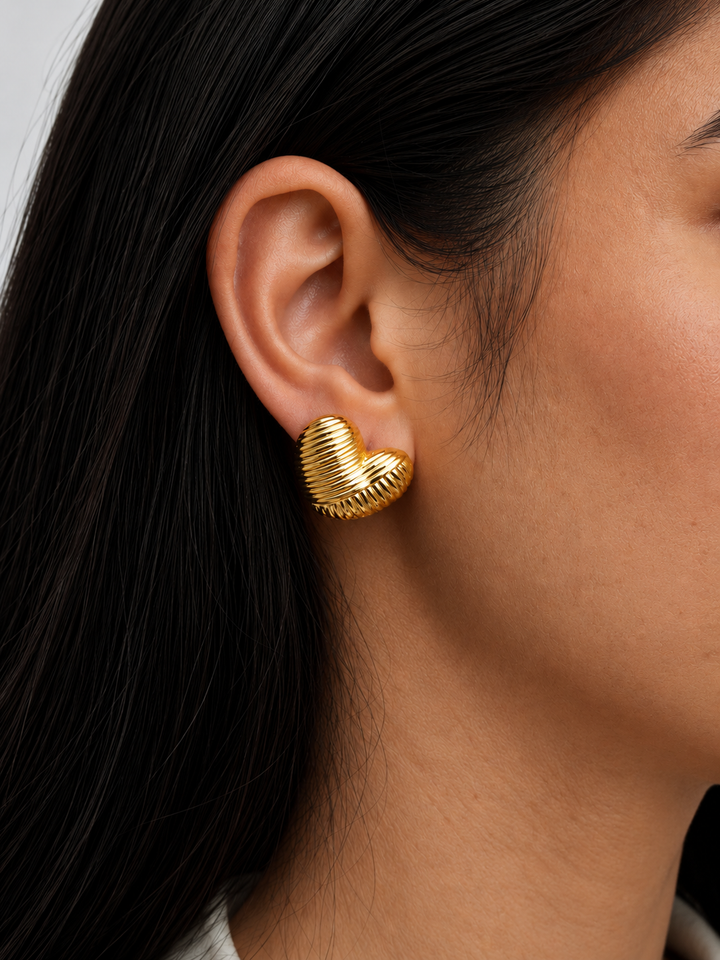 GOLD CHIC STRIPE HEART STUD EARRINGS