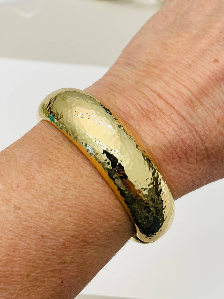 GOLD HAMMERED HINGED BRACELET