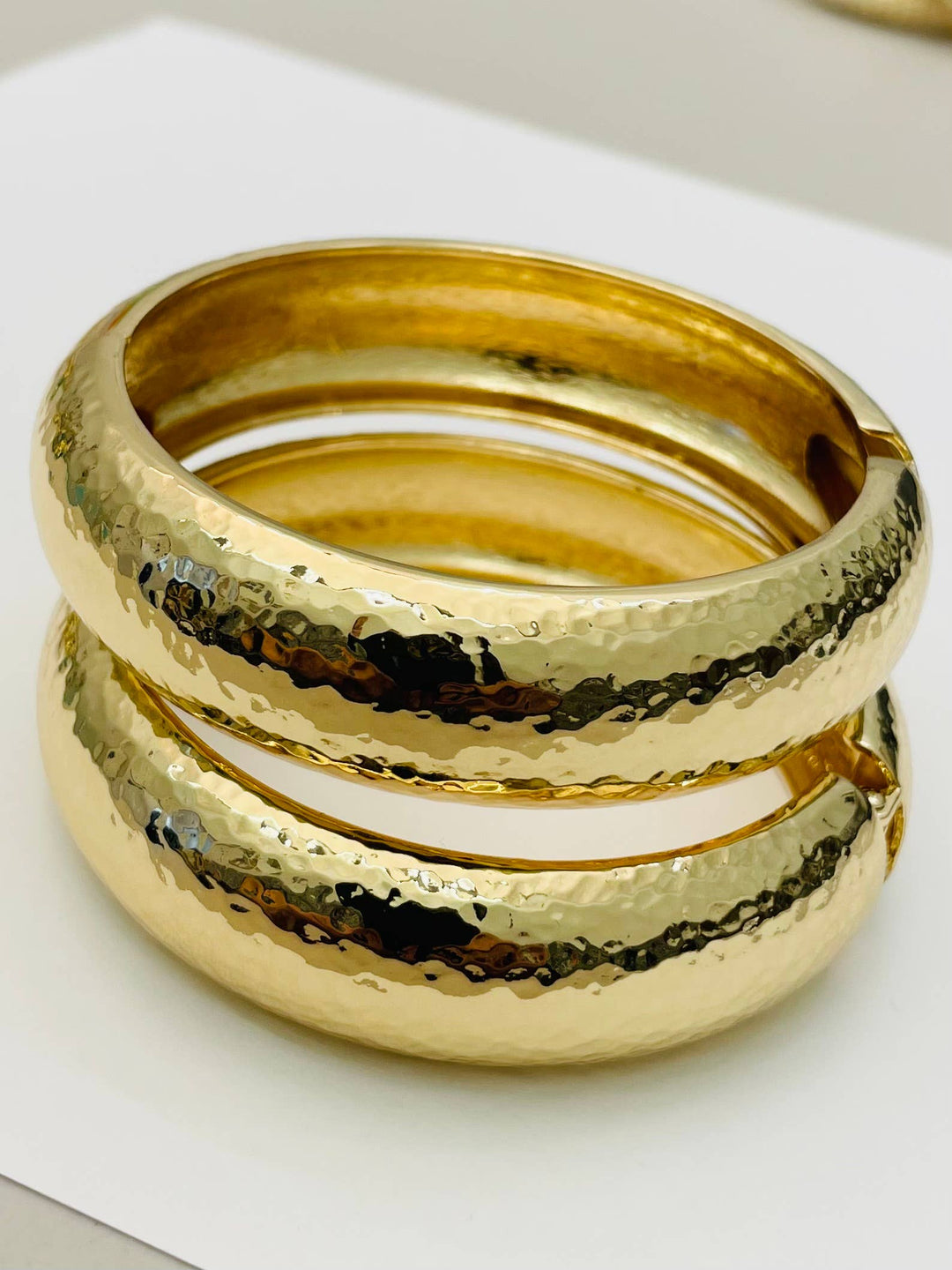 GOLD HAMMERED HINGED BRACELET