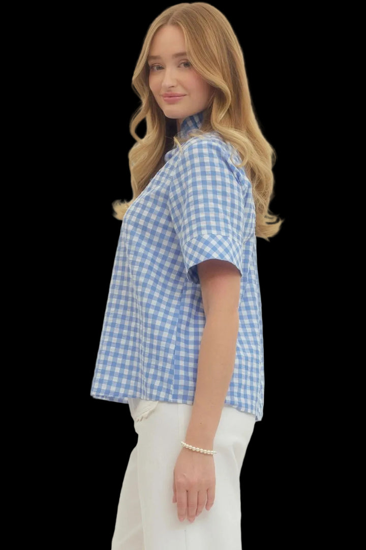 SHORTSLEEVE BLUE AND WHITE GINGHAM BLOUSE ON MODEL SIDE VIEW