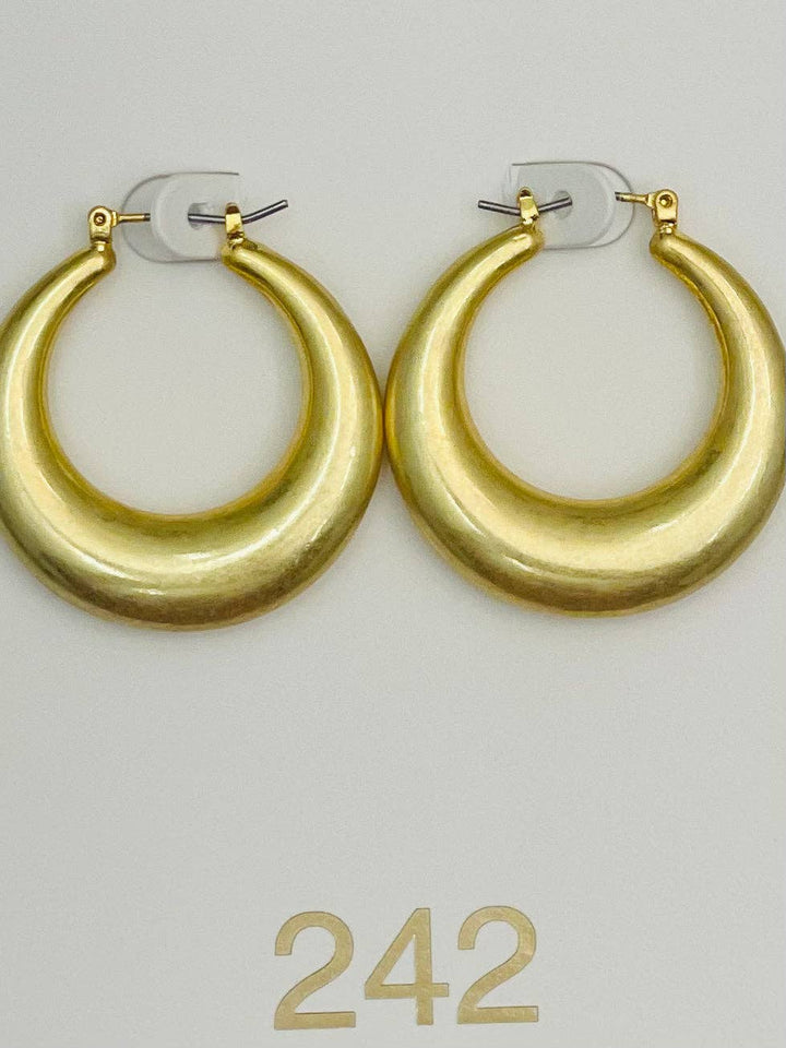MATTE GOLD VINTAGE ROUND DANGLE HOOP EARRINGS