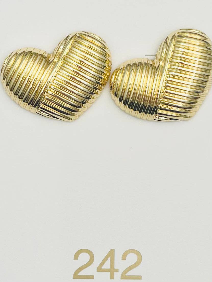 GOLD CHIC STRIPE HEART STUD EARRINGS