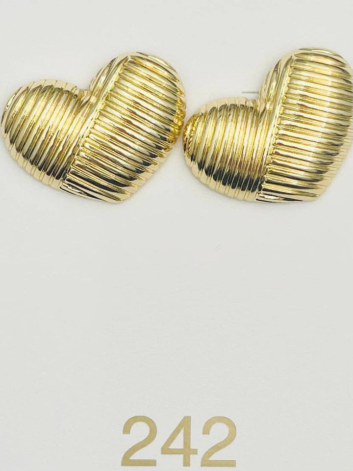 GOLD CHIC STRIPE HEART STUD EARRINGS
