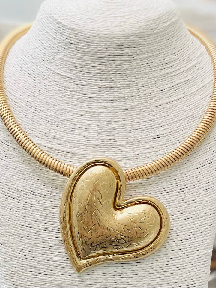 GOLD VINTAGE HEART CHOKER