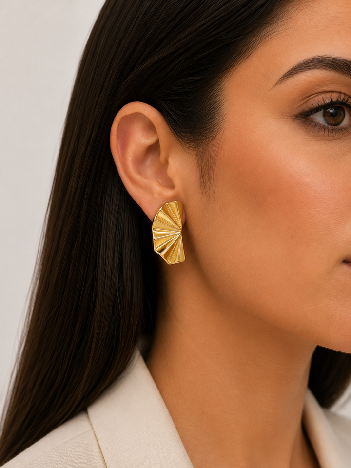 GOLD SMALL FAN STUD EARRINGS