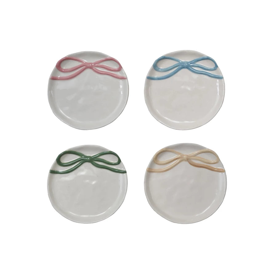 STONEWARE DISHES WITH COLORED BOWS