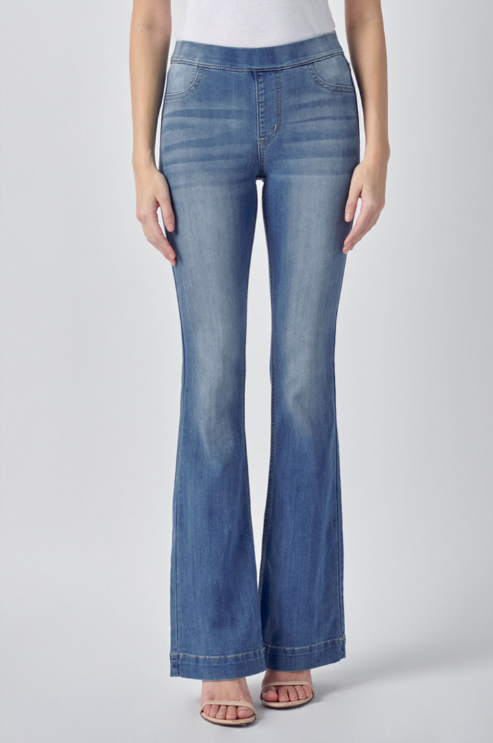 MEDIUM DENIM MID RISE FLARE JEGGINGS