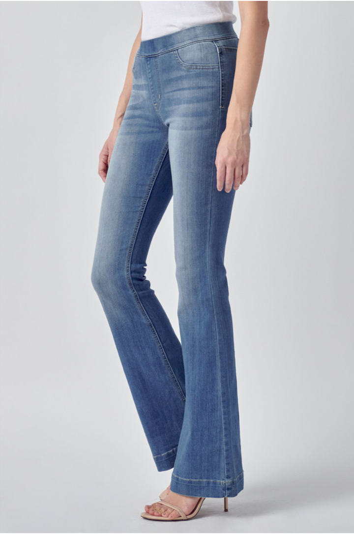 MEDIUM DENIM MID RISE FLARE JEGGINGS